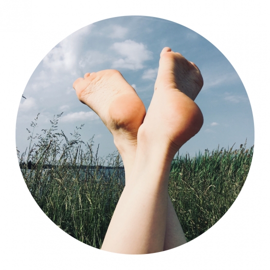 Gambe gonfie in estate 15 consigli e rimedi utili gambe verticali