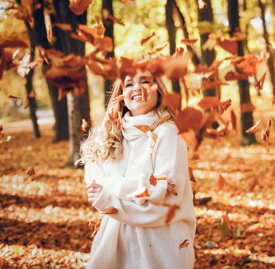 elegant girl in a sunny autumn park