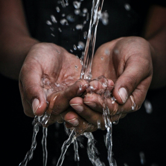 mani acqua (1)